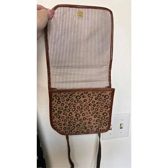 NWT Vaan & Co Womens Brown Casey Cheetah Print Upcycled Leather Crossbody Bag - Picture 3 of 15